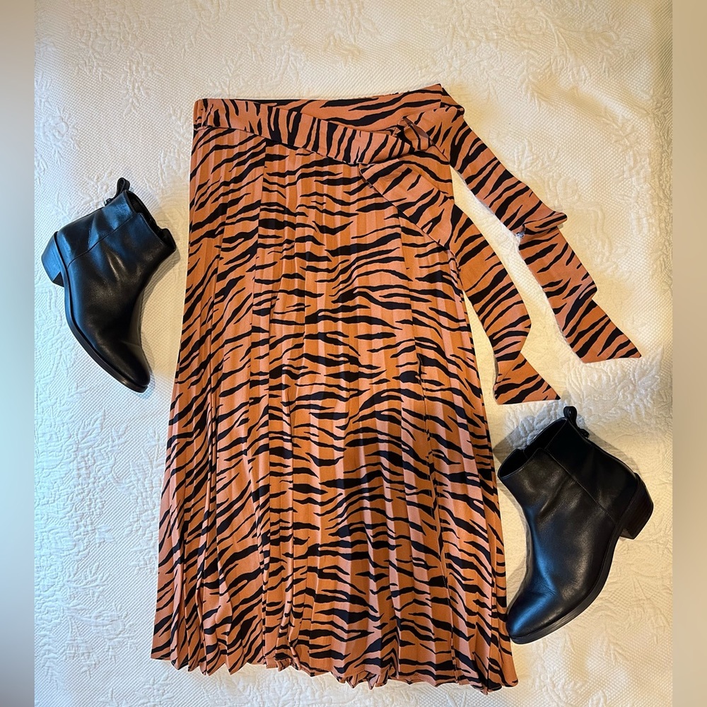 GB zebra print pleated midi skirt. Juniors’ small size